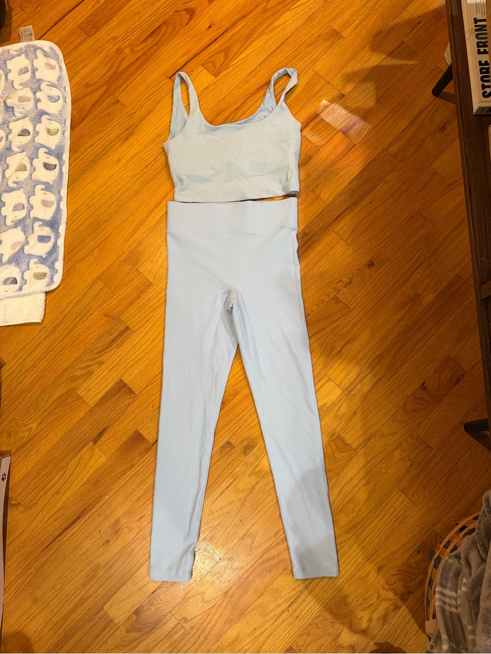 Bandier Women’s Light Blue High-Rise Leggings & Crop Tank Set